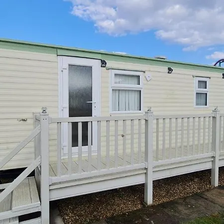 Staycation Opposite Fantasy Island Ingoldmells Exterior photo